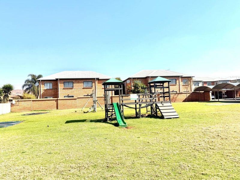 Townhouse For Sale in Pretoria West - Photo 6