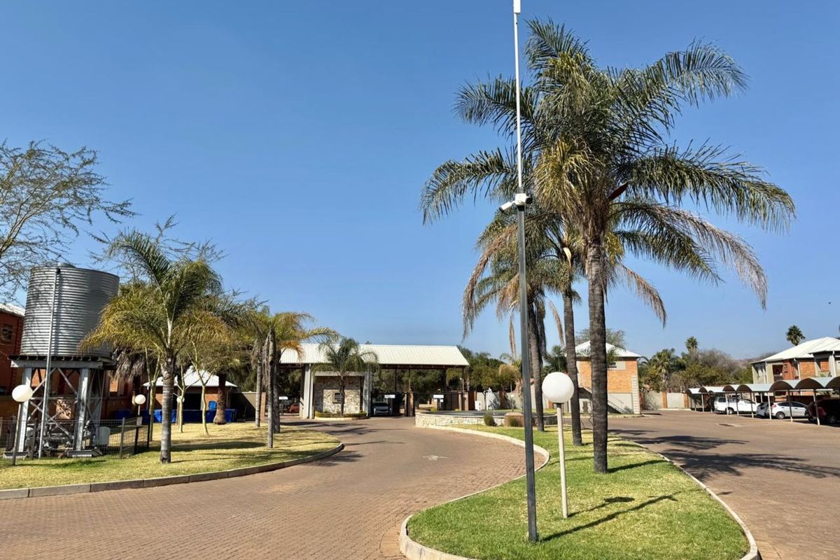 Townhouse For Sale in Pretoria West - Photo 2