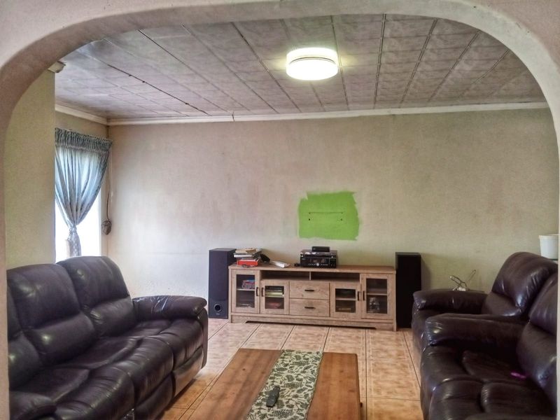 House For Sale in Dobsonville Ext 3 - Photo 10