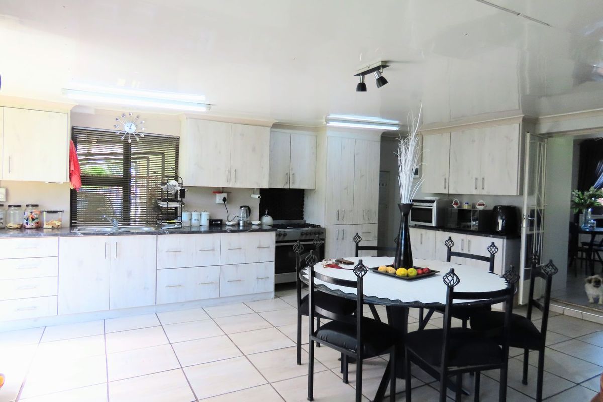 House For Sale in Ventersdorp Central - Photo 2