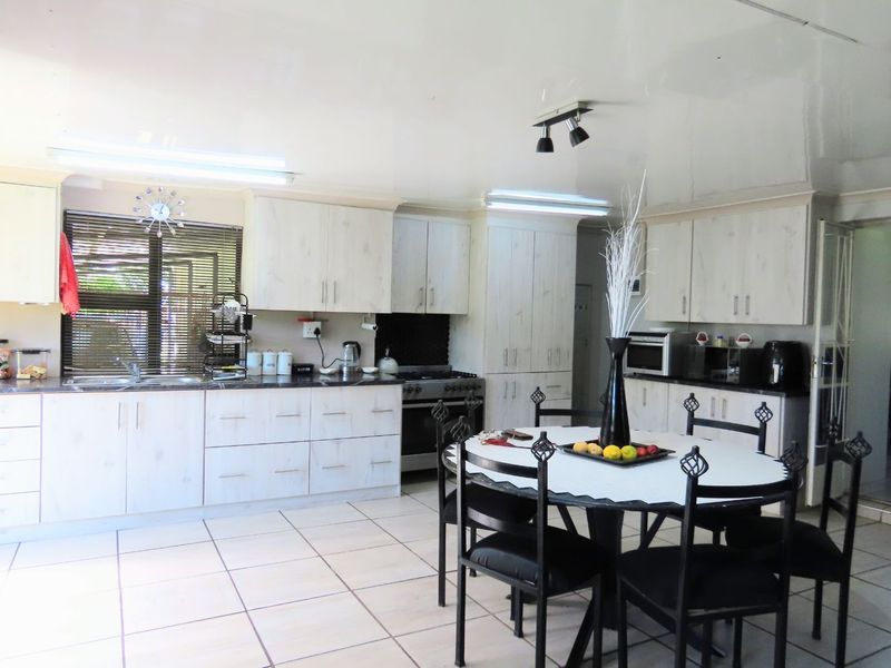 House For Sale in Ventersdorp Central - Photo 2