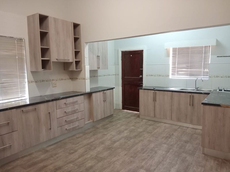 House For Sale in Top Town - Photo 8