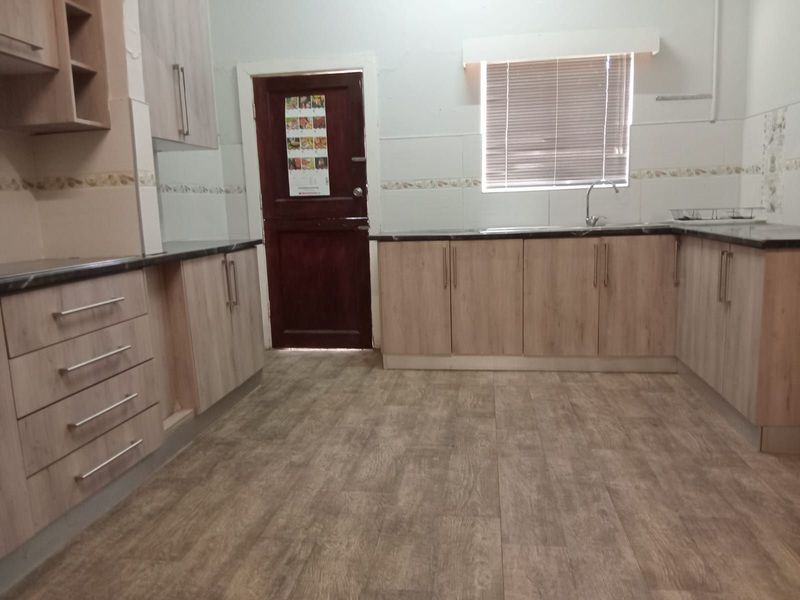 House For Sale in Top Town - Photo 7