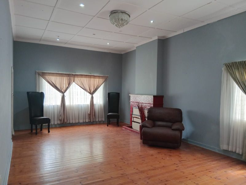 House For Sale in Top Town - Photo 5