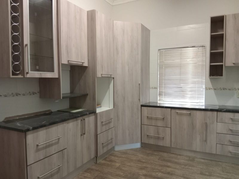 House For Sale in Top Town - Photo 9