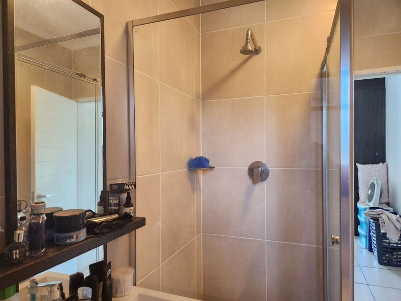 Apartment For Sale in Olivedale - Photo 8