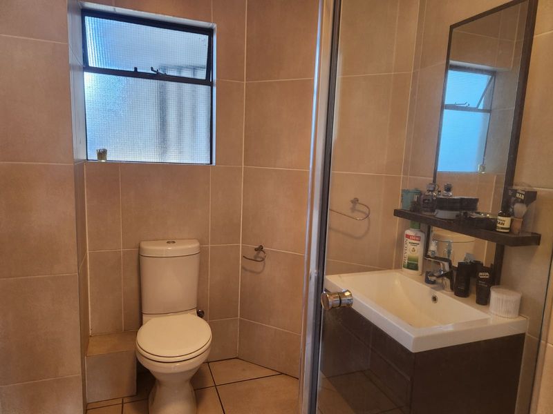 Apartment For Sale in Olivedale - Photo 7