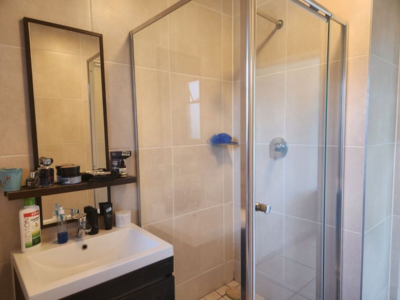 Apartment For Sale in Olivedale - Photo 6