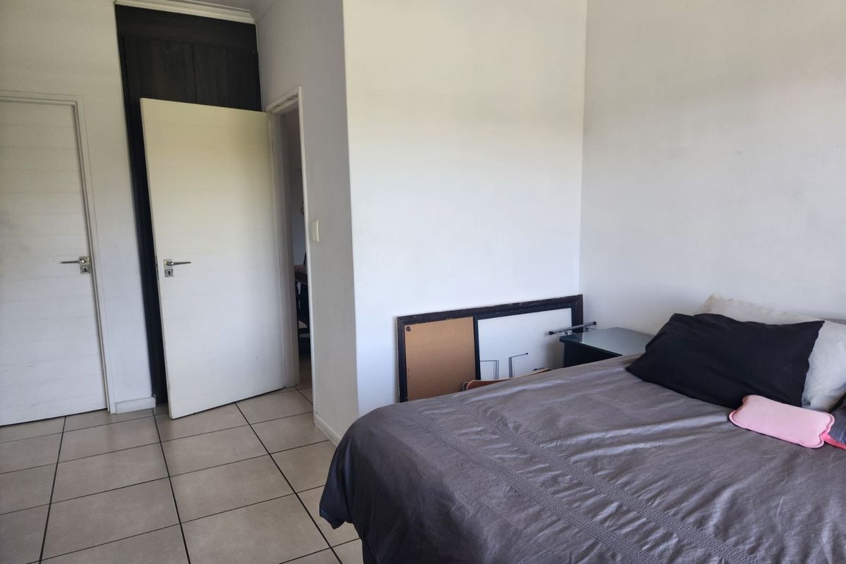 Apartment For Sale in Olivedale - Photo 2