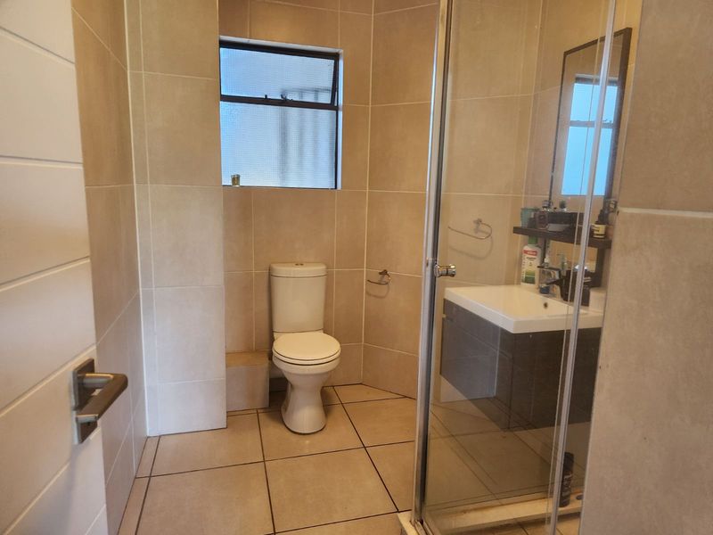 Apartment For Sale in Olivedale - Photo 5