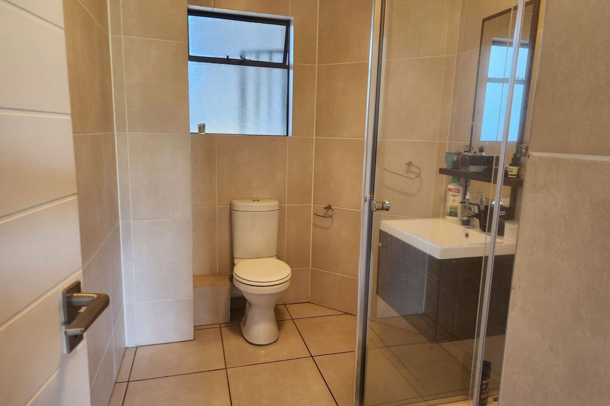 Apartment For Sale in Olivedale - Photo 5