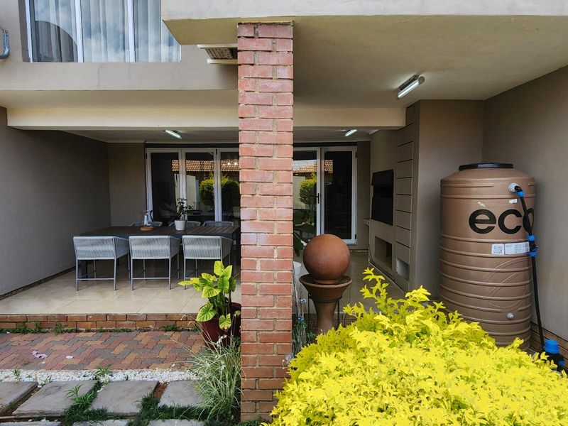 Townhouse For Sale in Bendor - Photo 9