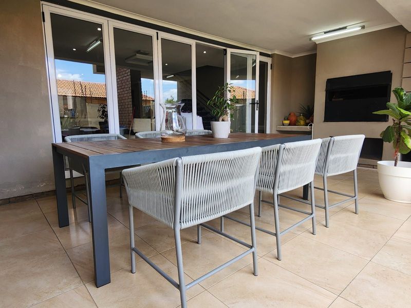 Townhouse For Sale in Bendor - Photo 8