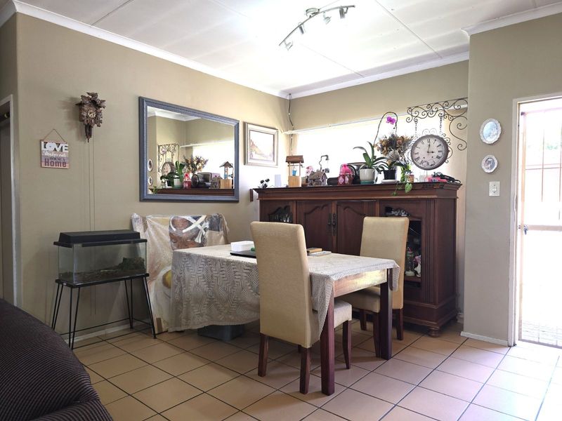 Townhouse For Sale in Zwartkop - Photo 4