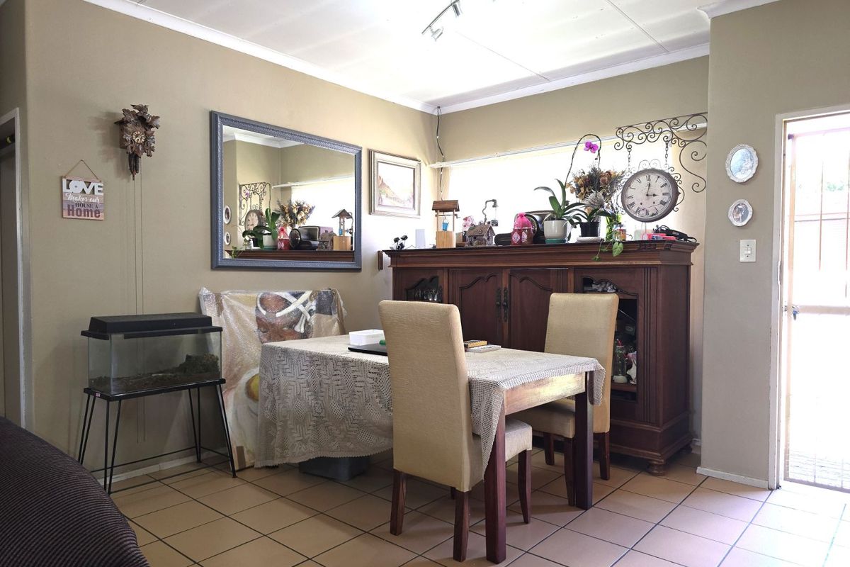 Townhouse For Sale in Zwartkop - Photo 4