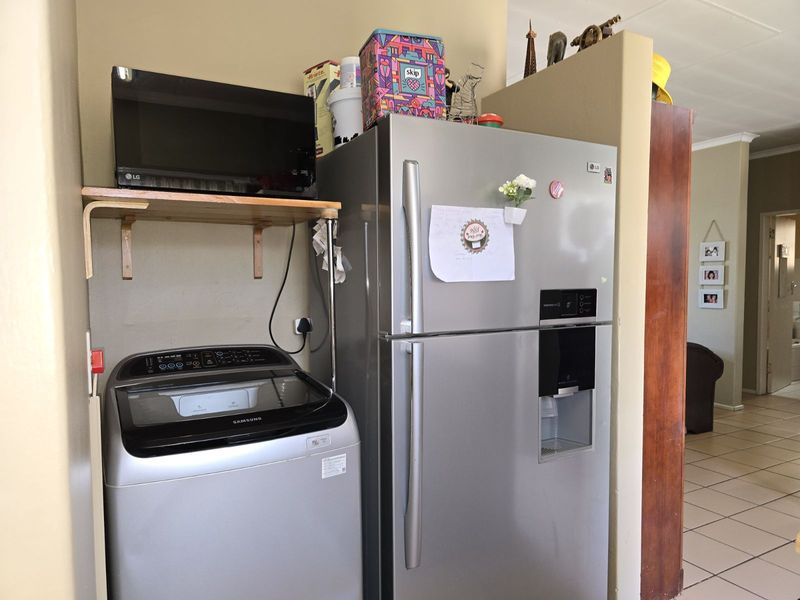 Townhouse For Sale in Zwartkop - Photo 9