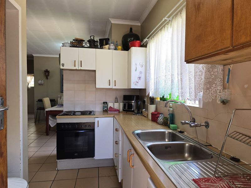 Townhouse For Sale in Zwartkop - Photo 7