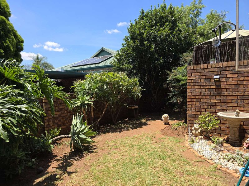 Townhouse For Sale in Zwartkop - Photo 3