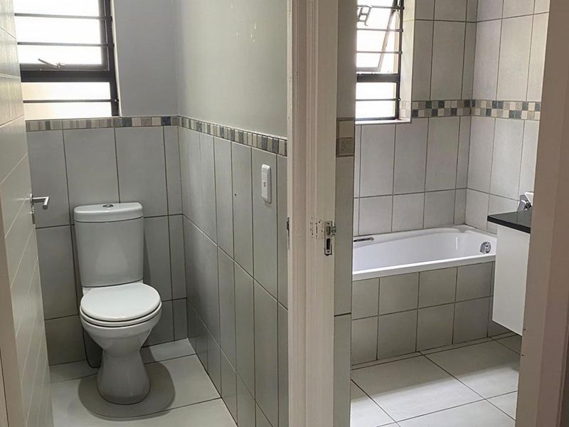 Townhouse For Sale in Rietfontein - Photo 6