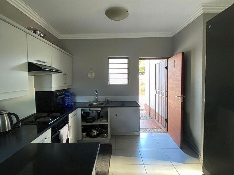 Townhouse For Sale in Rietfontein - Photo 3