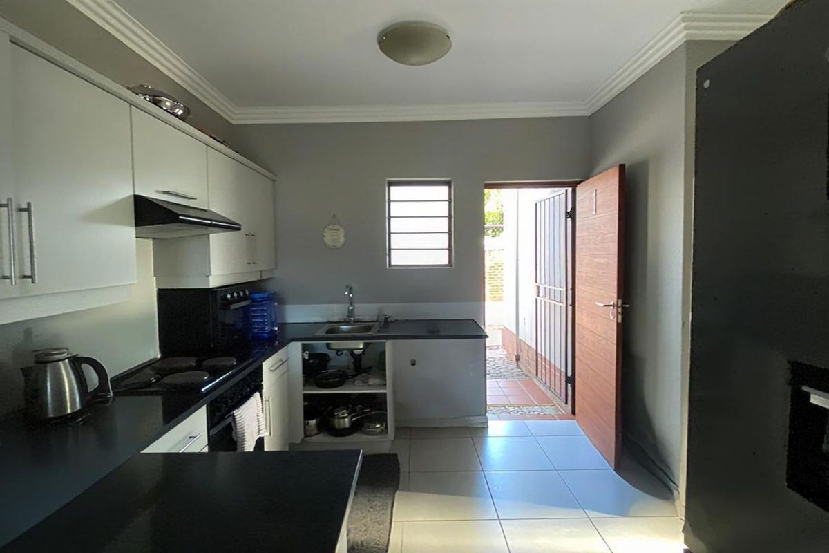 Townhouse For Sale in Rietfontein - Photo 3