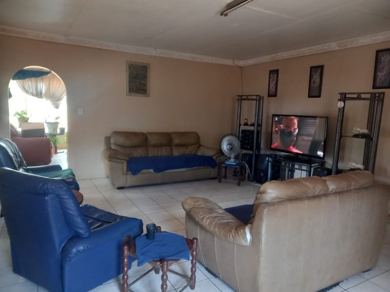 House For Sale in Dendron Central - Photo 9