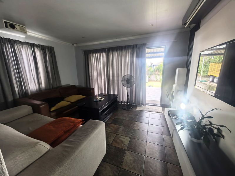 House For Sale in The Reeds - Photo 3