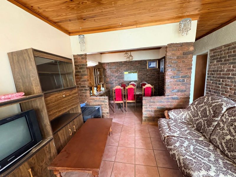 House For Sale in Roodepan - Photo 3