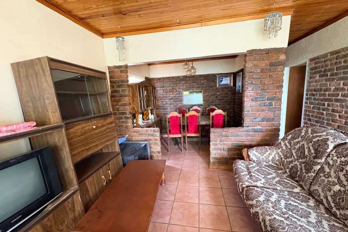 House For Sale in Roodepan - Photo 3