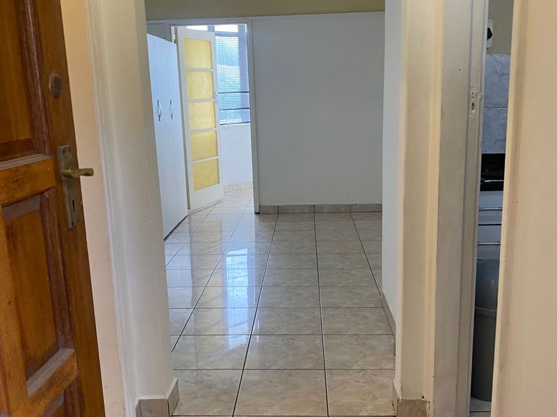 Apartment For Sale in Glenmore - Photo 9