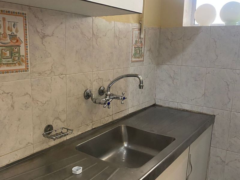 Apartment For Sale in Glenmore - Photo 8