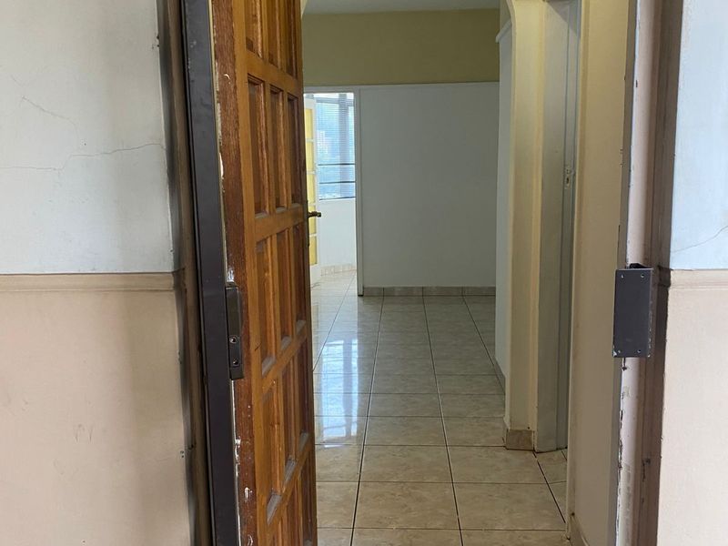 Apartment For Sale in Glenmore - Photo 7