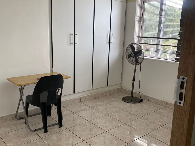 Apartment For Sale in Glenmore - Photo 5