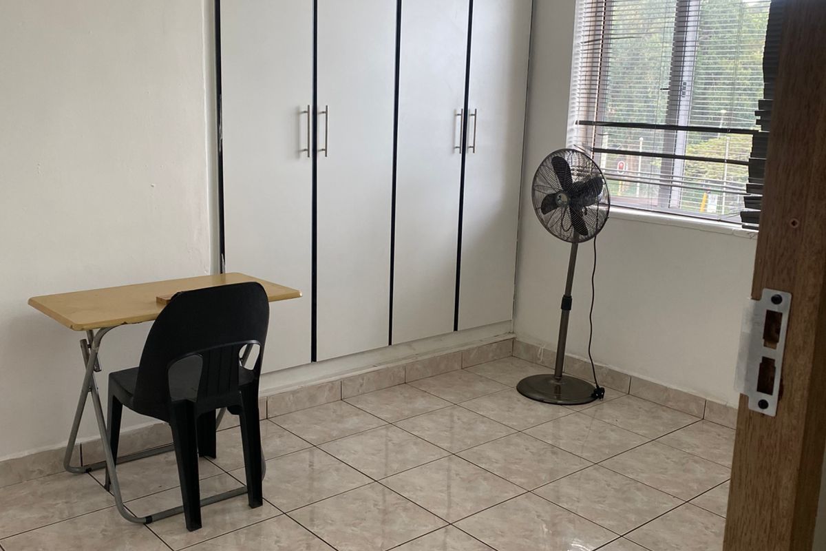 Apartment For Sale in Glenmore - Photo 5