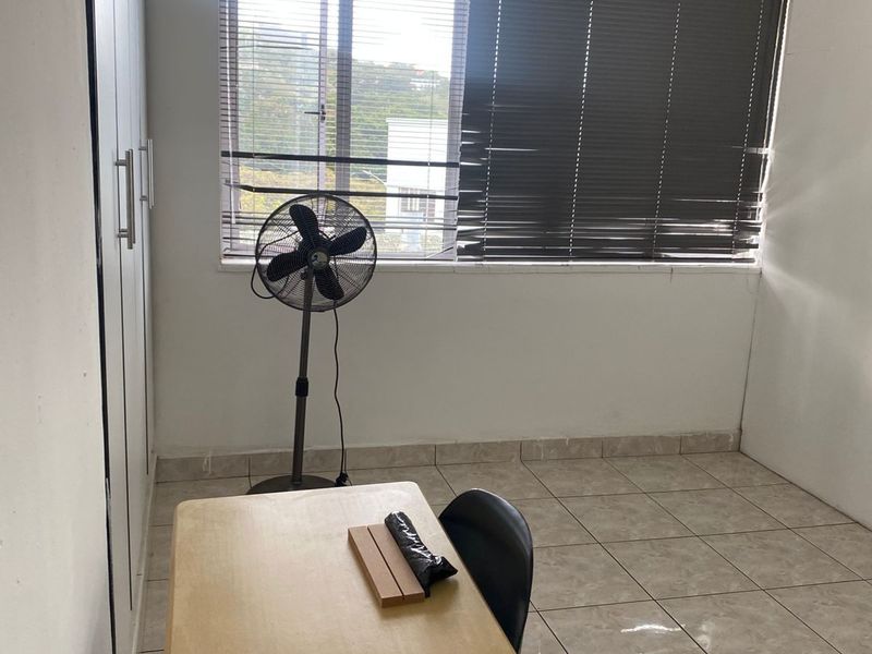 Apartment For Sale in Glenmore - Photo 3