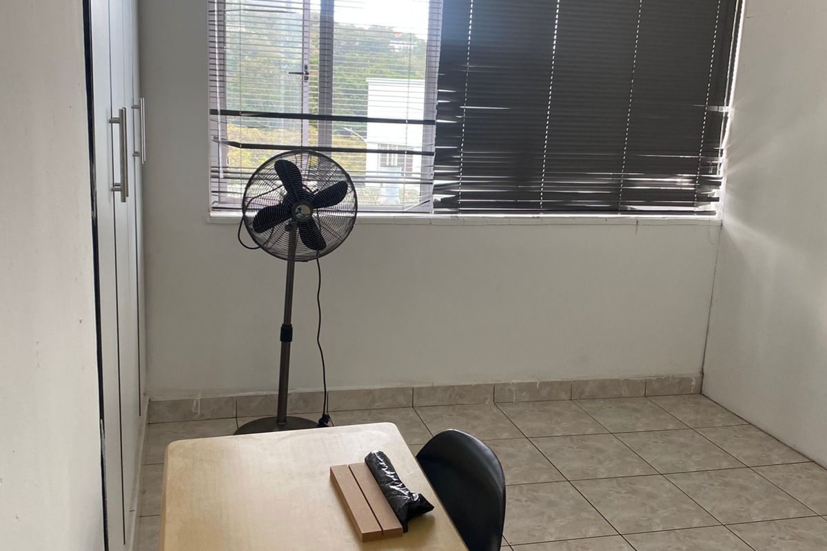 Apartment For Sale in Glenmore - Photo 3