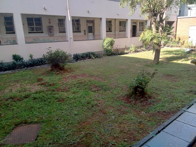 Apartment For Sale in Glenmore - Photo 2