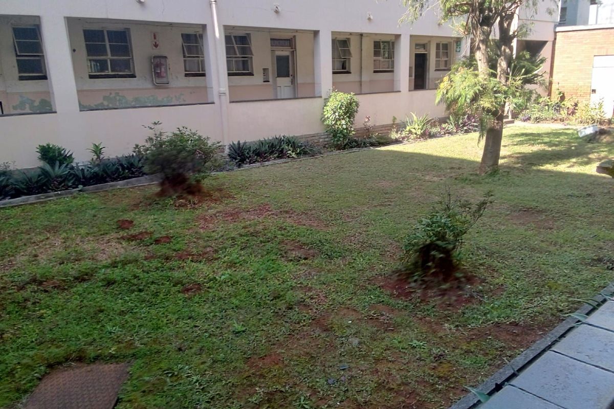 Apartment For Sale in Glenmore - Photo 2