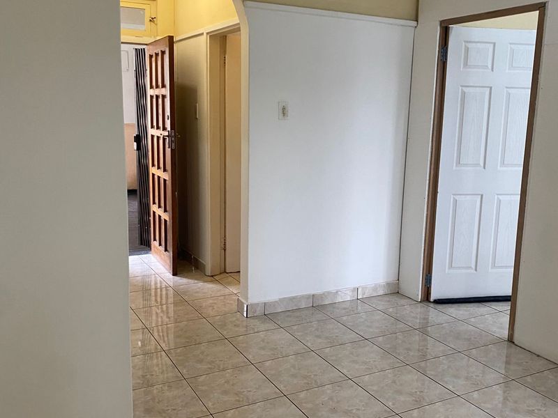 Apartment For Sale in Glenmore - Photo 10