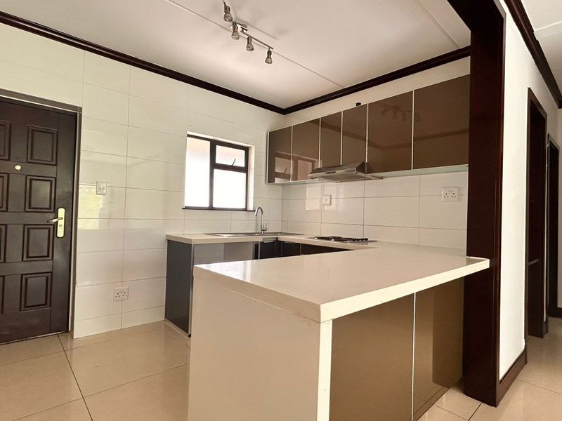 Apartment For Sale in Fourways - Photo 3
