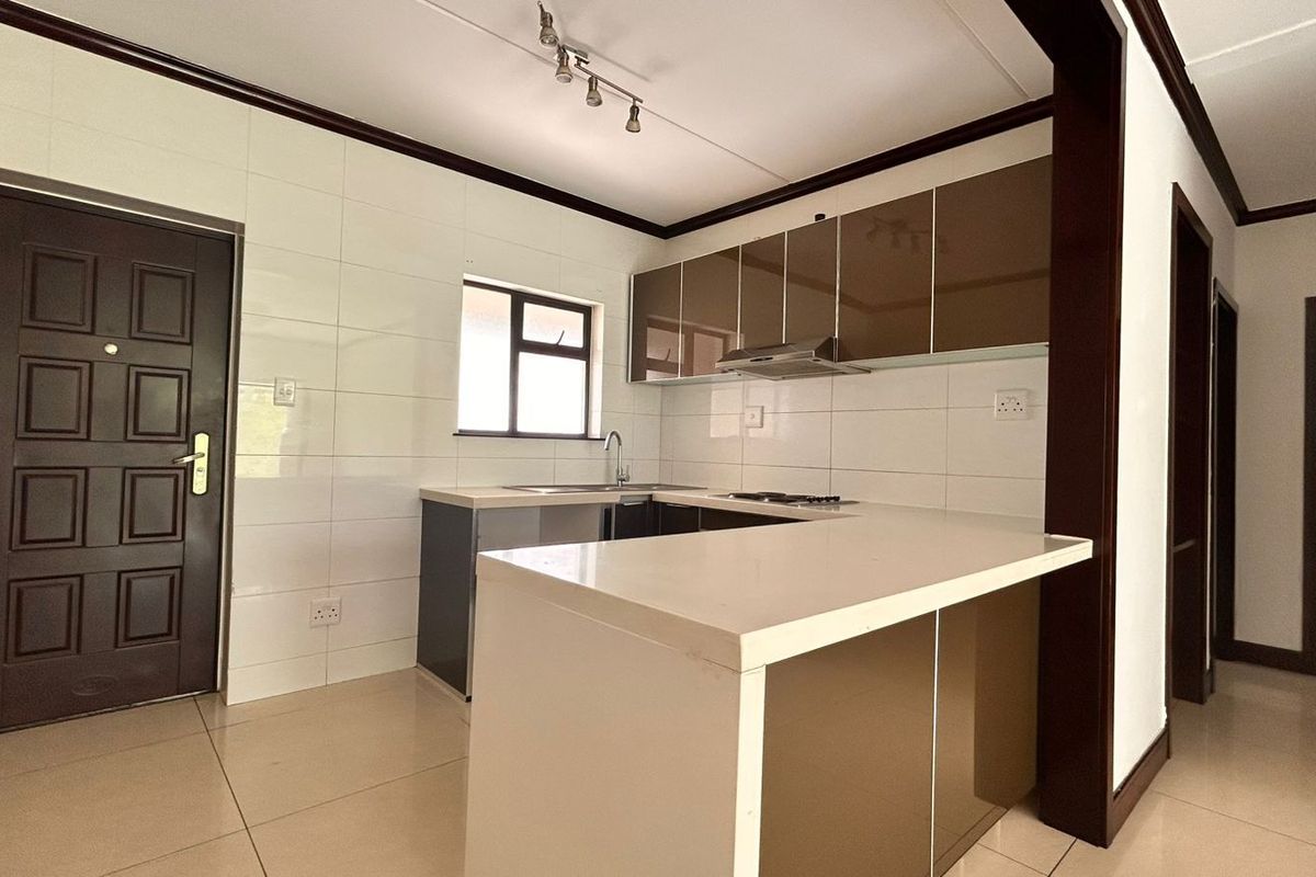 Apartment For Sale in Fourways - Photo 3