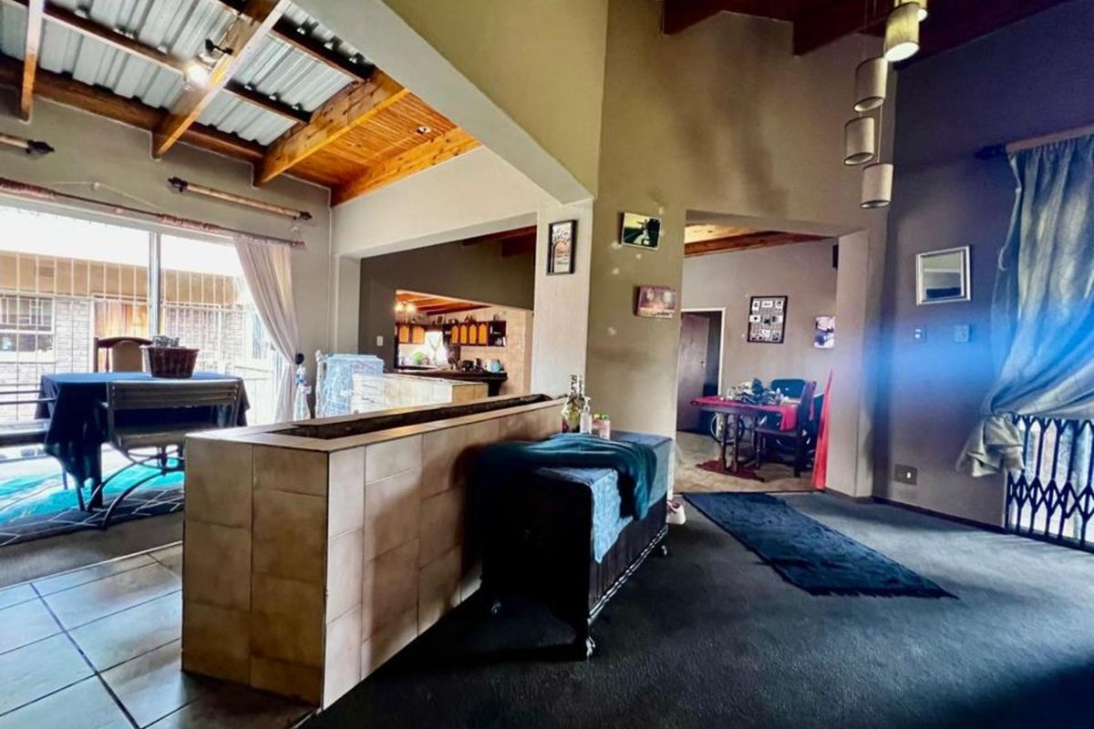 House For Sale in Nederlandpark - Photo 5