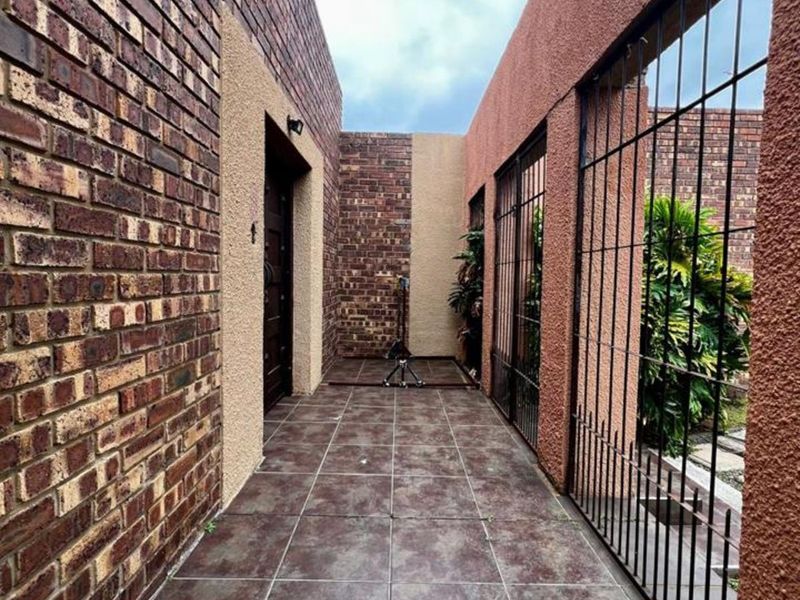 House For Sale in Nederlandpark - Photo 4