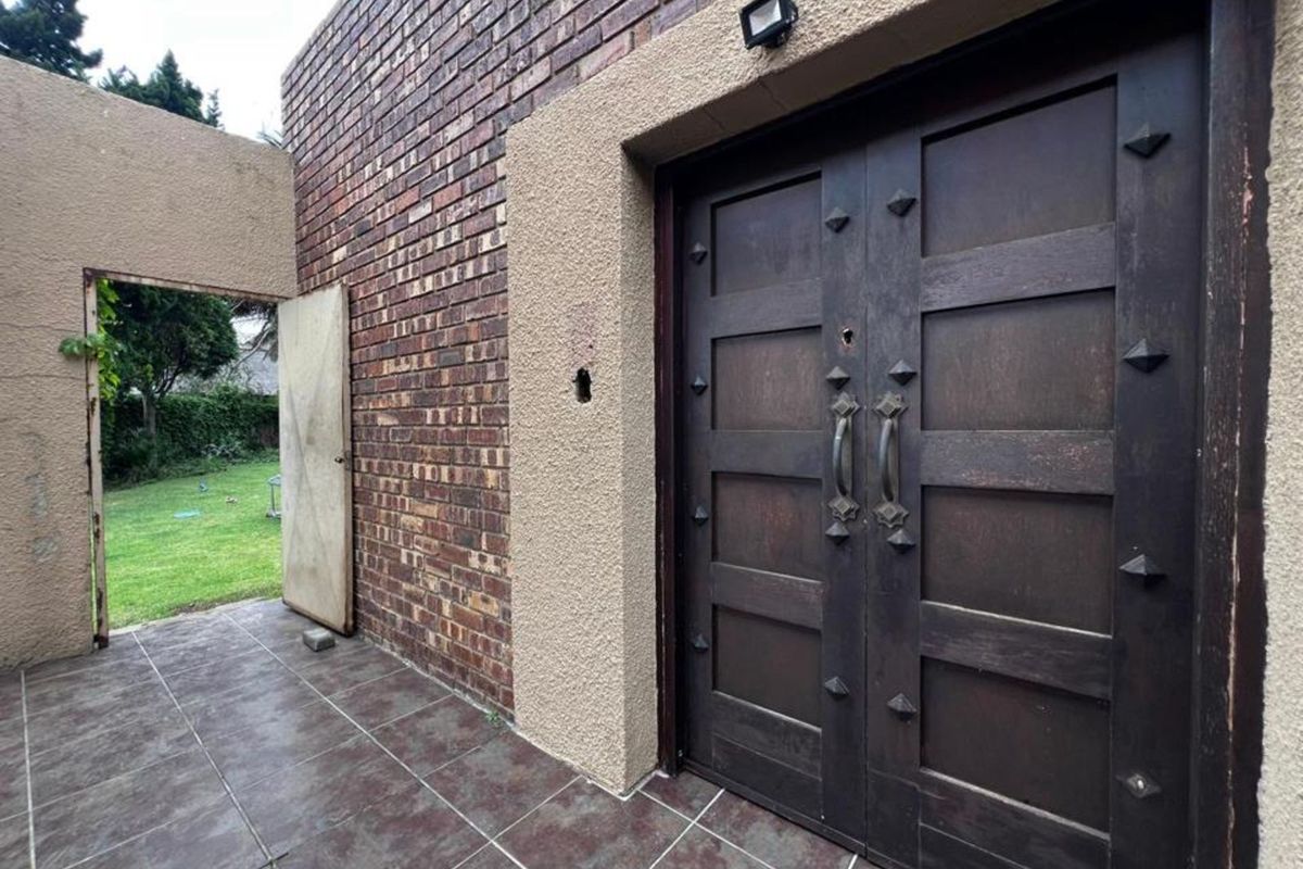 House For Sale in Nederlandpark - Photo 2