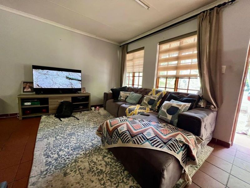 House For Sale in Ermelo Central - Photo 2