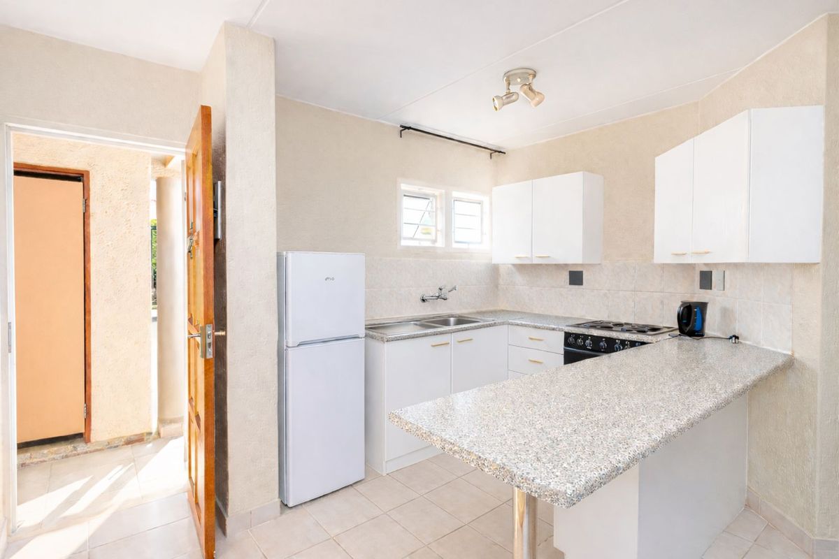 Apartment For Sale in Bromhof - Photo 2