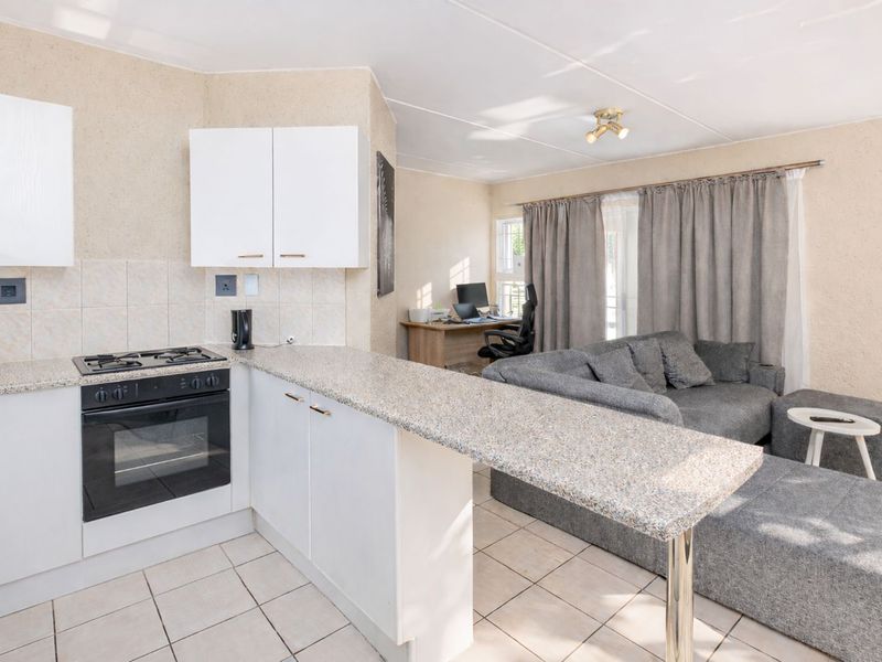 Apartment For Sale in Bromhof - Photo 6