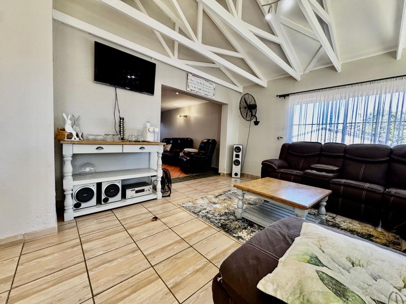 House For Sale in Secunda Central - Photo 6