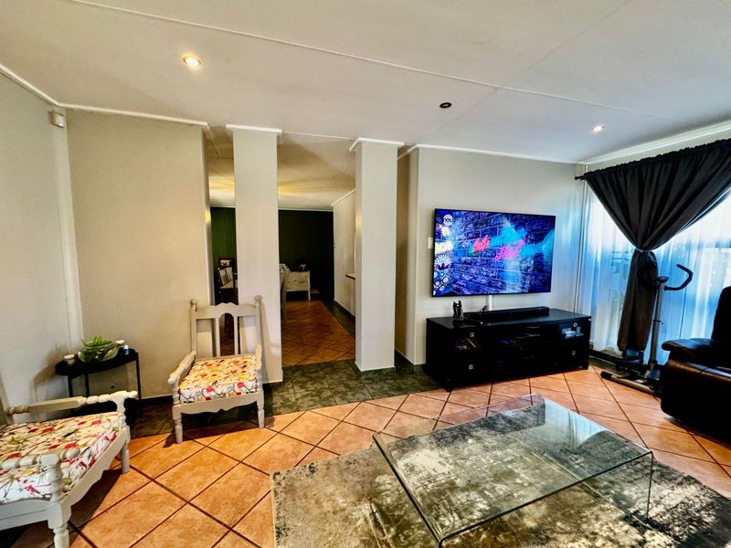 House For Sale in Secunda Central - Photo 8