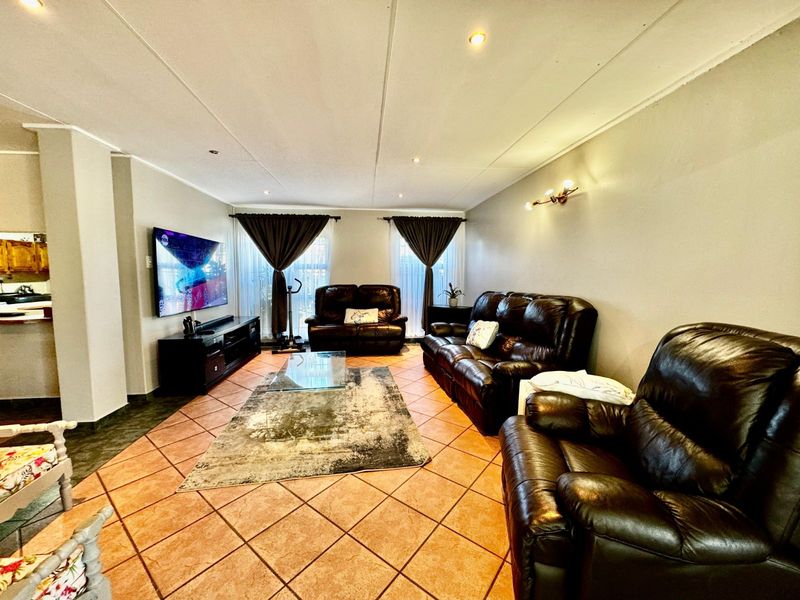 House For Sale in Secunda Central - Photo 7